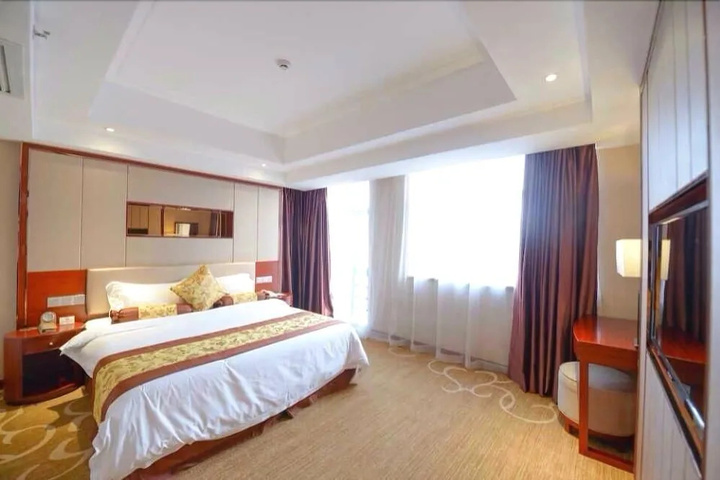 Room 3 of 16
