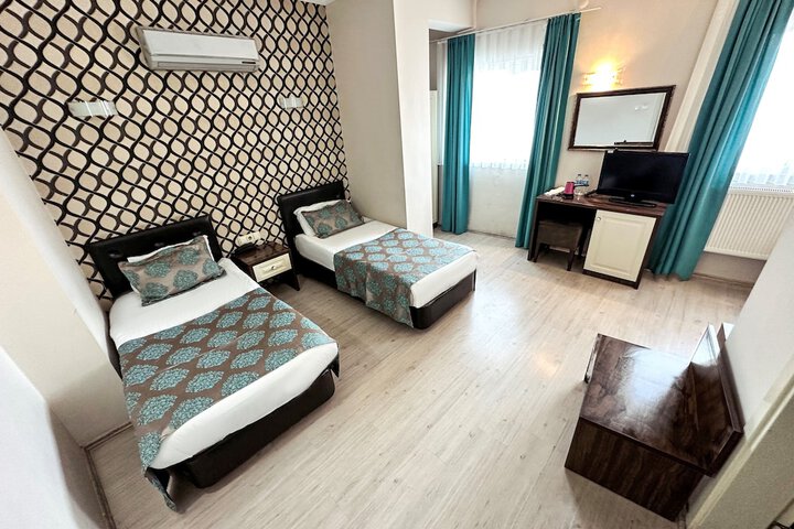 Room 8 of 11
