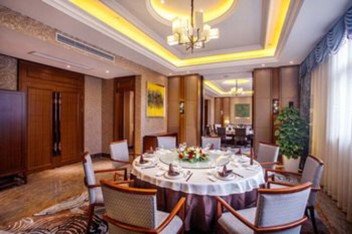 Dining 60 of 61