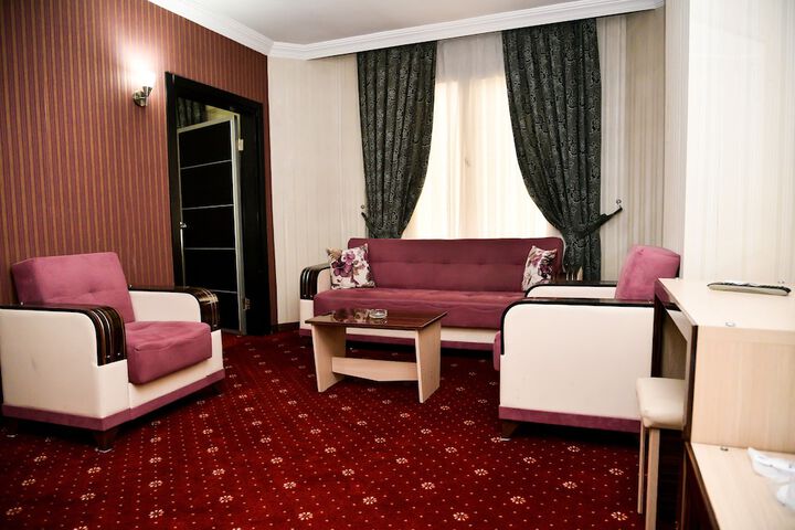 Room 25 of 40