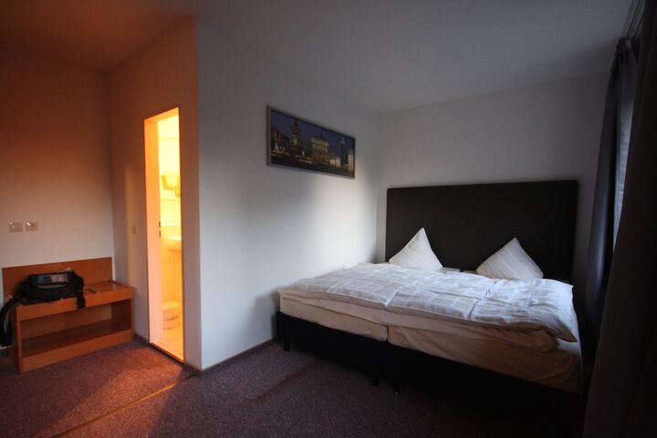 Room 16 of 72