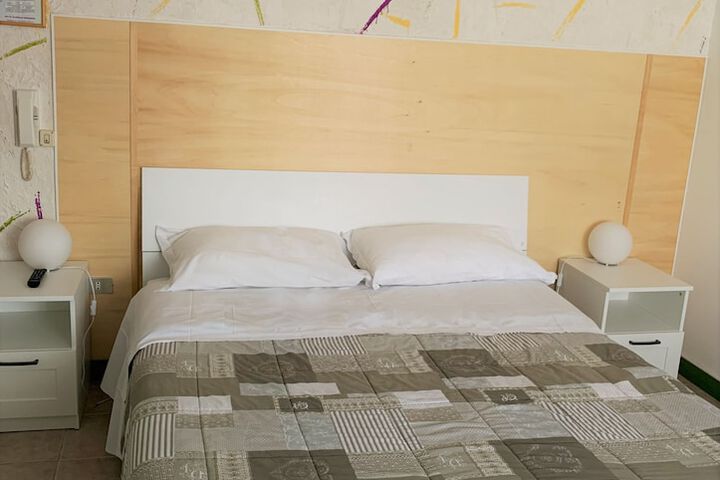 Room 13 of 37
