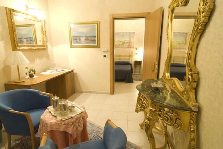 Room 10 of 36