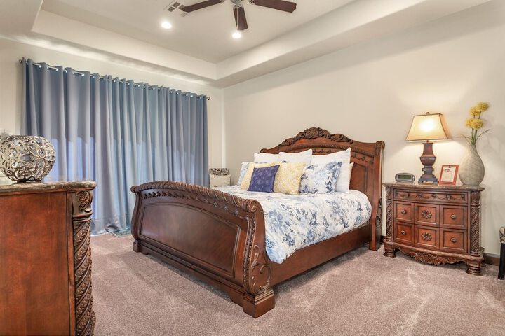 Room 2 of 66