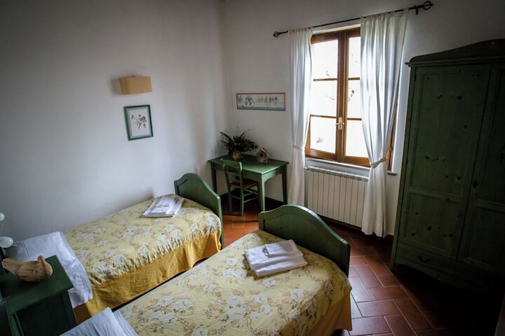 Room 10 of 143