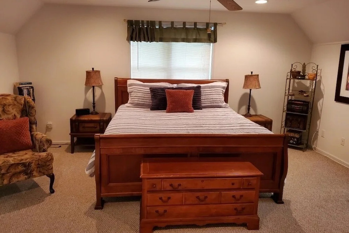 Room 4 of 16