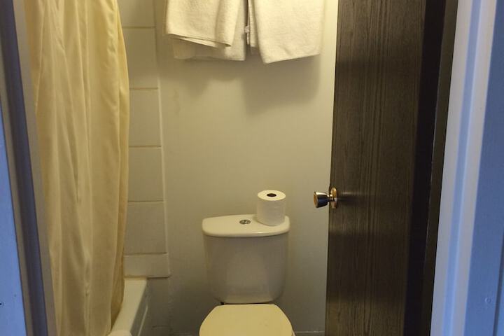 Room 25 of 38