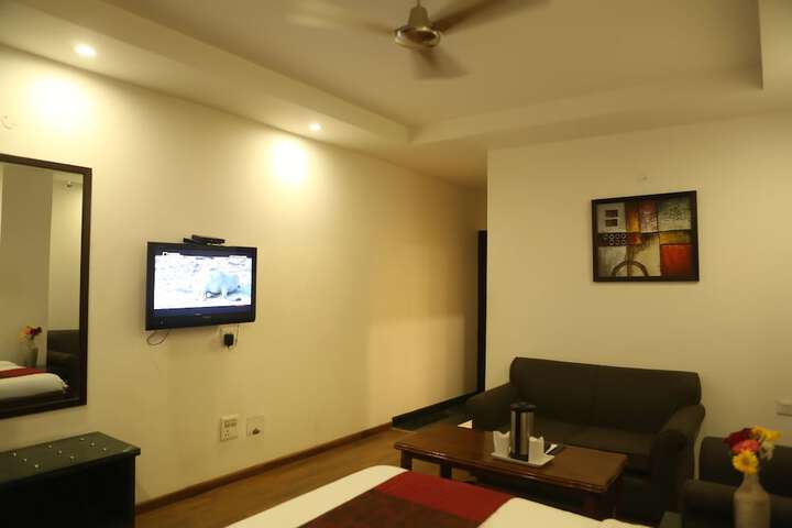 Room 9 of 37
