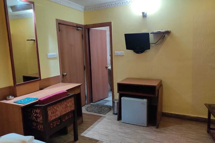 Room 8 of 12