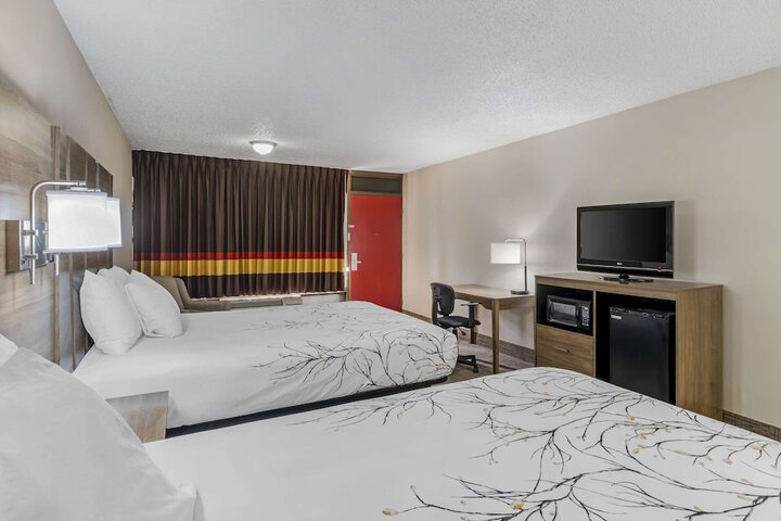 2 Queen Beds (3 of 10)