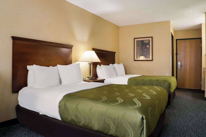 1 Double Bed Accessible (8 of 10)