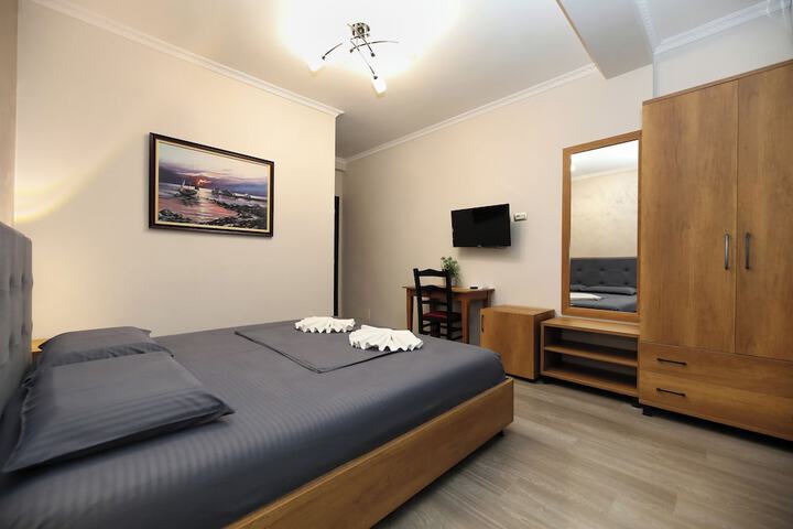 Room 6 of 99