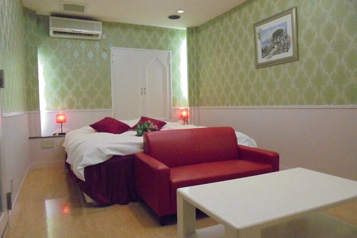 Room 13 of 34