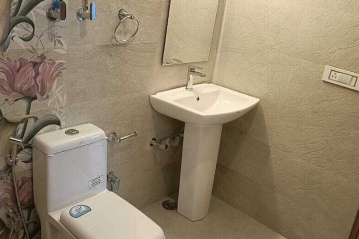 Room 12 of 18