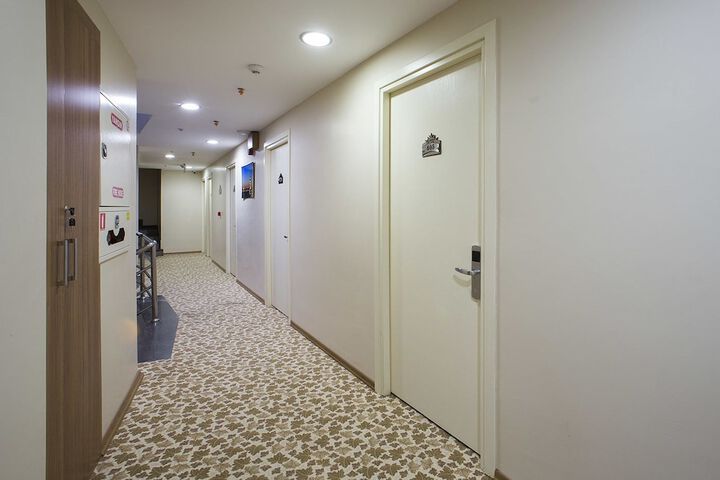 Ballroom/Hall 19 of 20