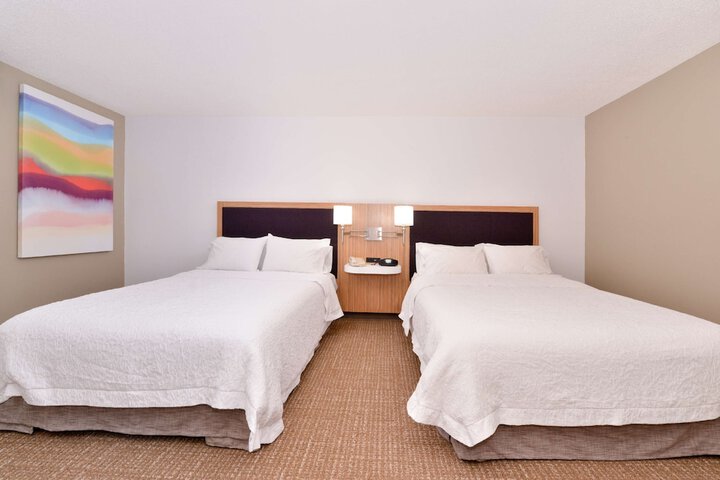 2 Queen Beds (10 of 11)