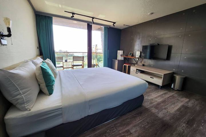 Room 17 of 32