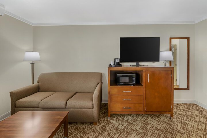 Room 6 of 91