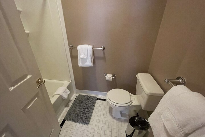 Room 53 of 67