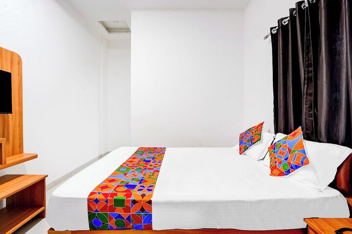 Room 11 of 32