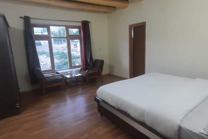 Room 4 of 11