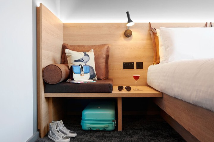 Room 13 of 40