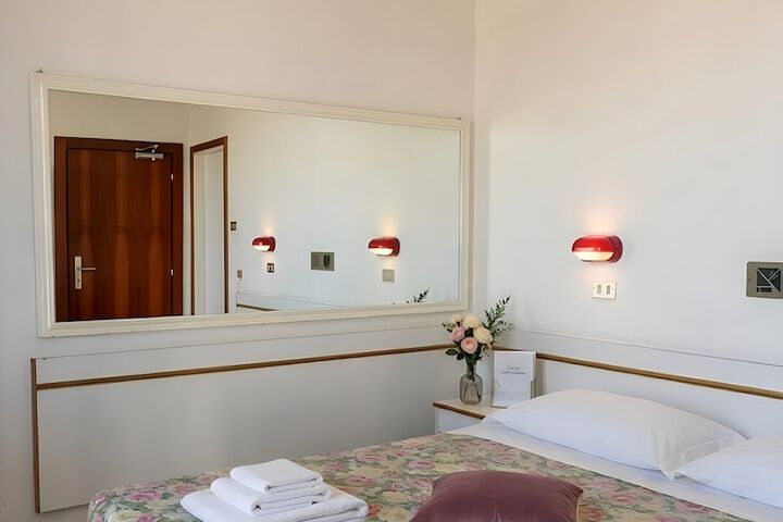 Room 16 of 27