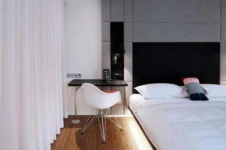 Room 25 of 69