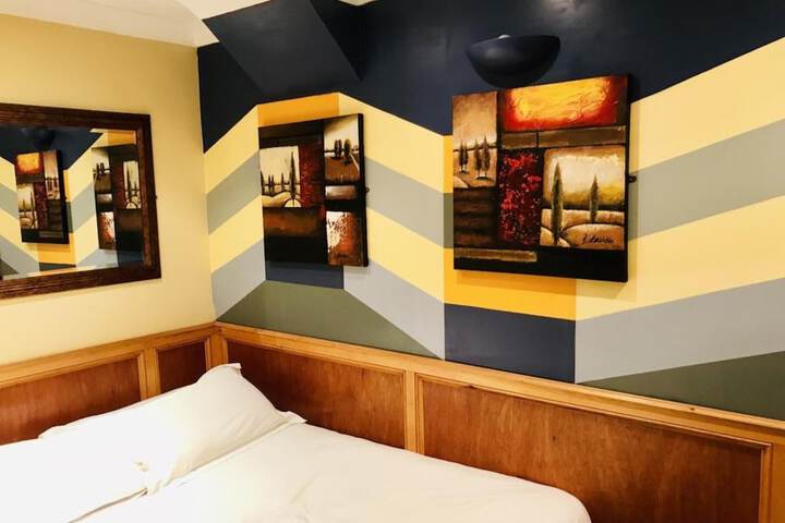 Room 12 of 106