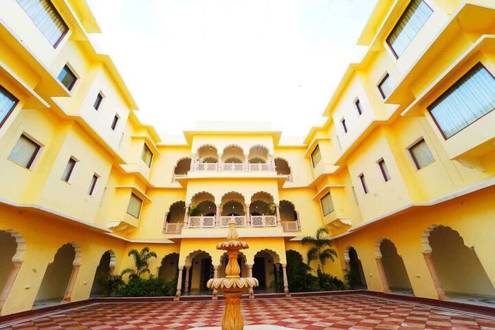 Hotel 40 of 80