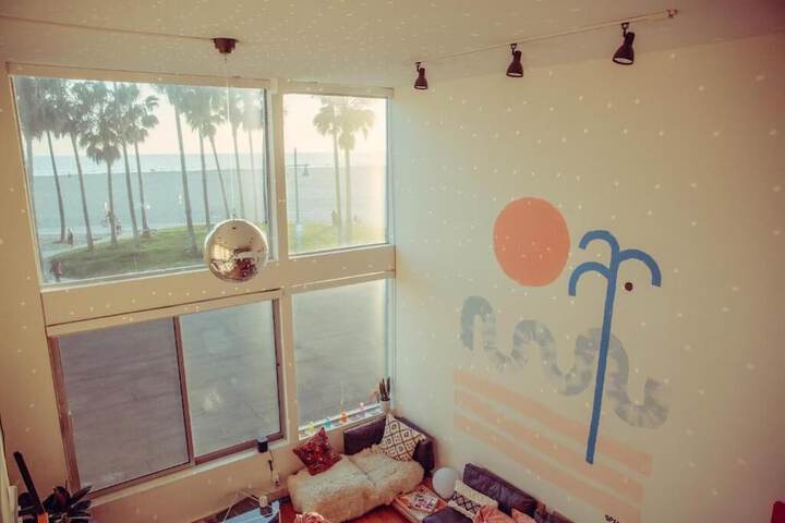 Room 13 of 37