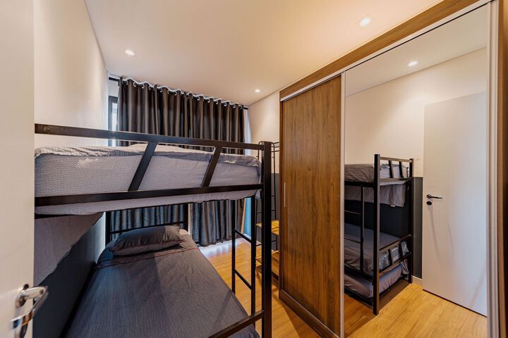 Room 10 of 16