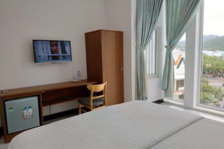 Room 4 of 12