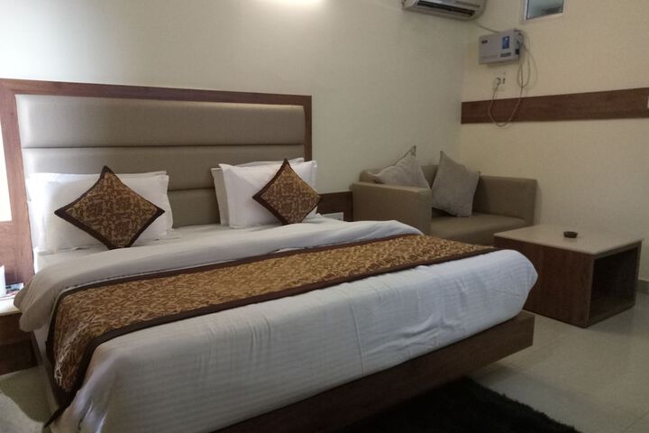Room 50 of 61