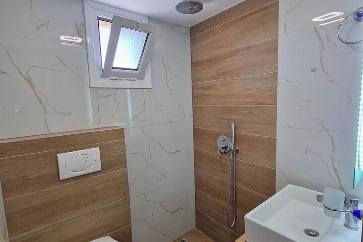 Room 33 of 53