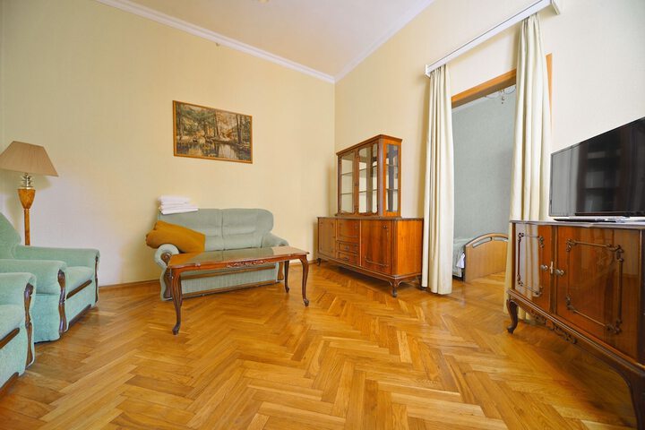 Room 27 of 40