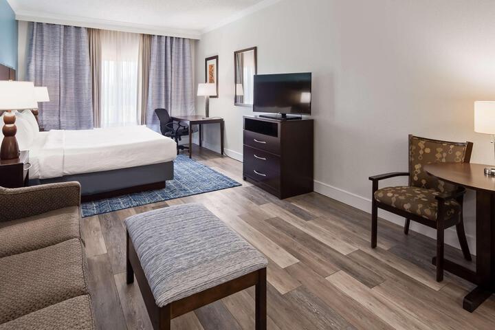 Suite 1 King Bed Microwave and Refrigerator WiFi Full Breakfast (25 of 31)