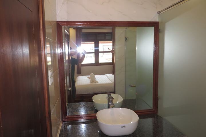 Room 18 of 32