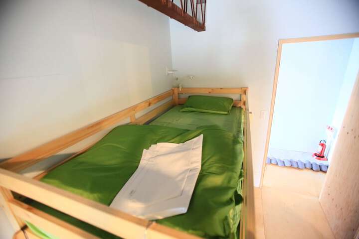 Room 5 of 42