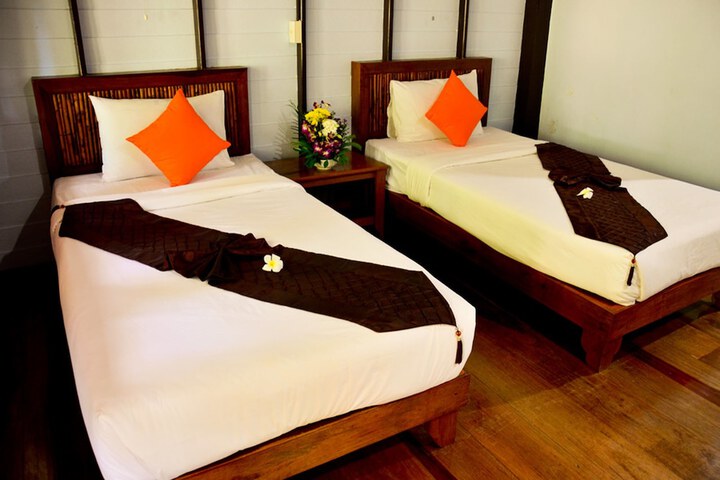 Room 3 of 80