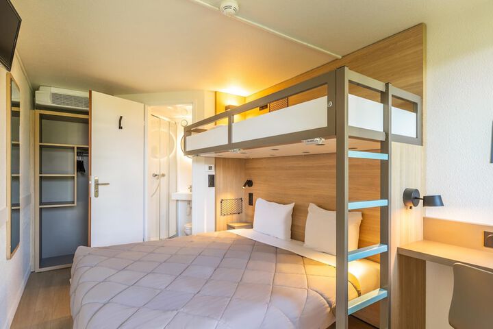 Room 11 of 23