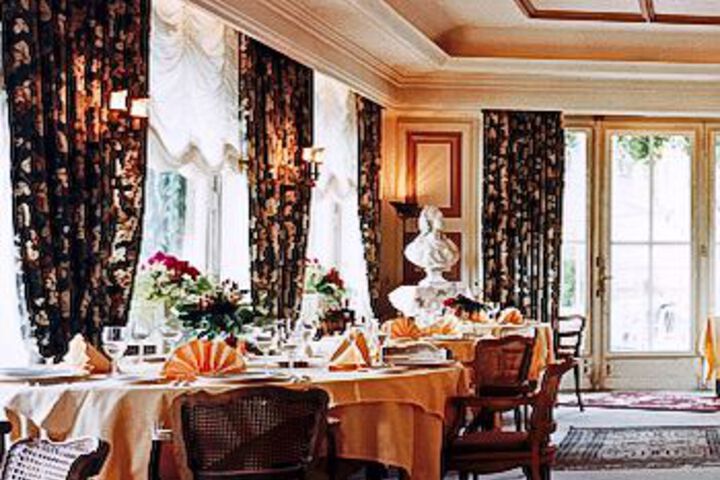 Dining 4 of 21