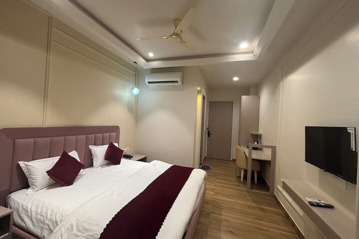 Room 9 of 30