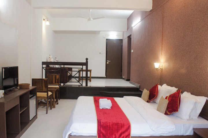 Room 9 of 29