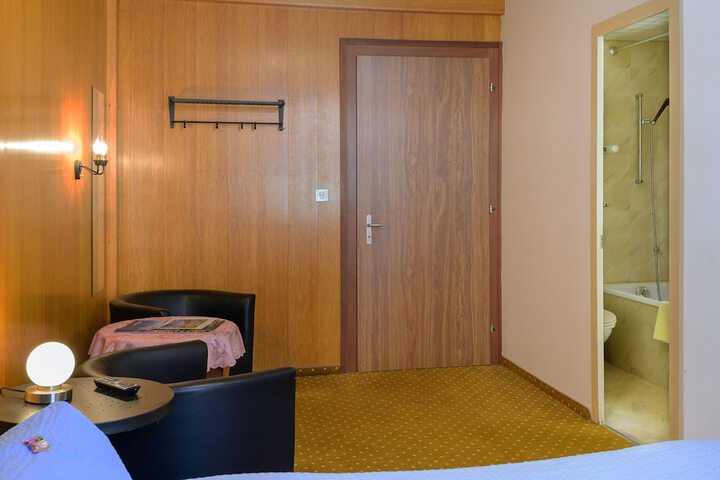 Room 51 of 120