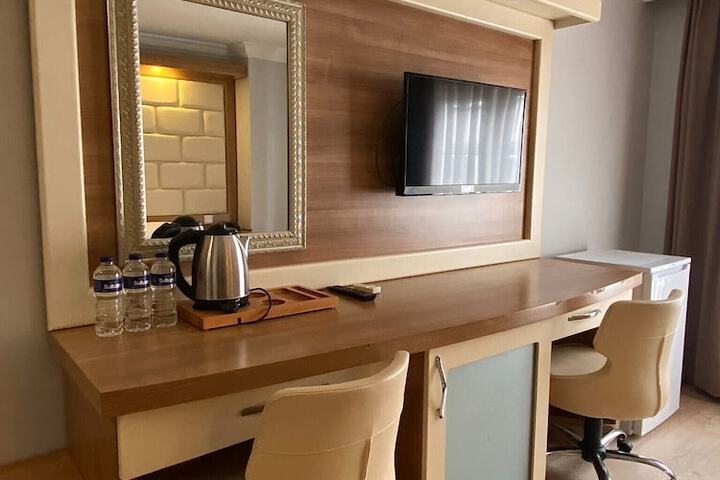 Room 8 of 27