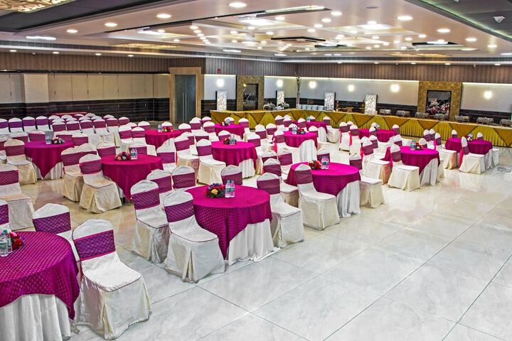 Ballroom/Hall 41 of 49