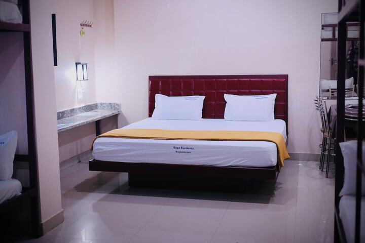 Room 10 of 17