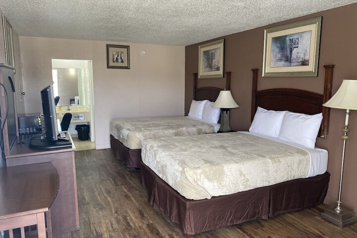 Room 5 of 8