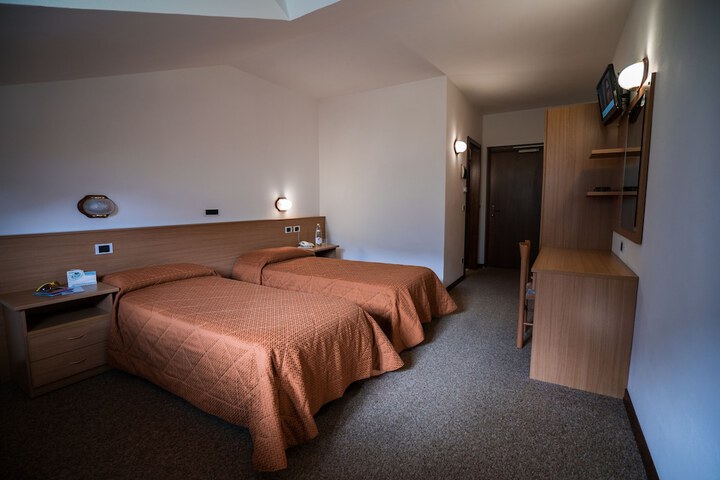 Room 8 of 64
